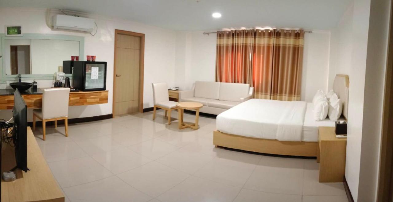 Punta Clark Hotel Clark Field Екстер'єр фото