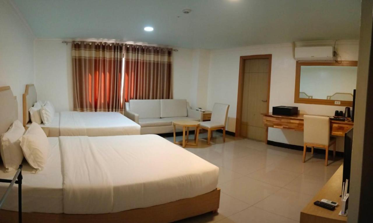 Punta Clark Hotel Clark Field Екстер'єр фото