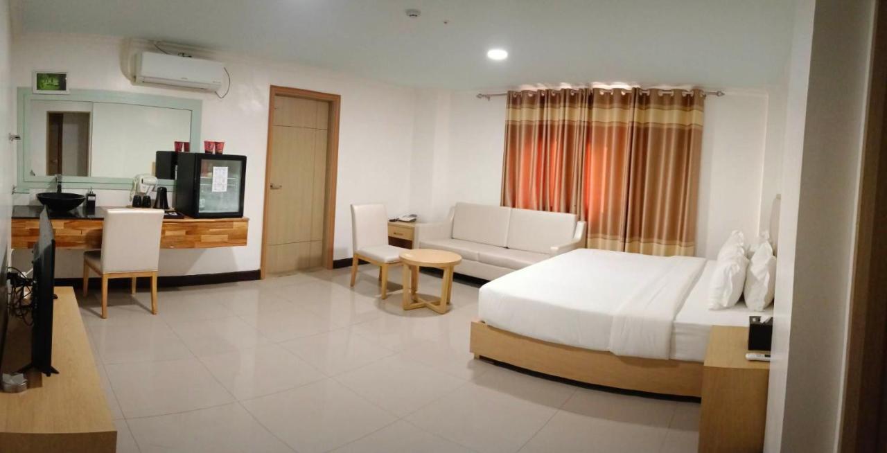 Punta Clark Hotel Clark Field Екстер'єр фото