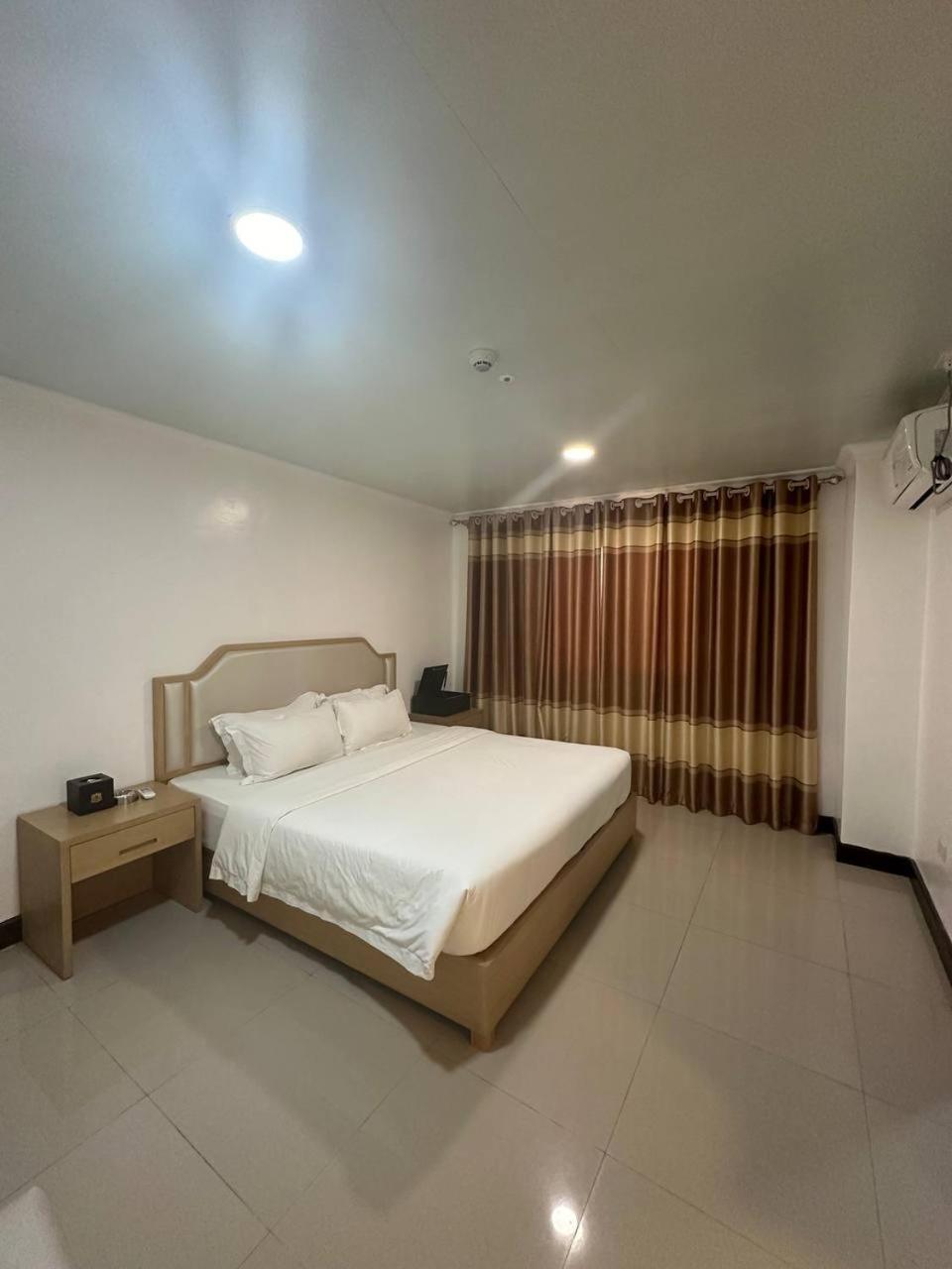 Punta Clark Hotel Clark Field Екстер'єр фото