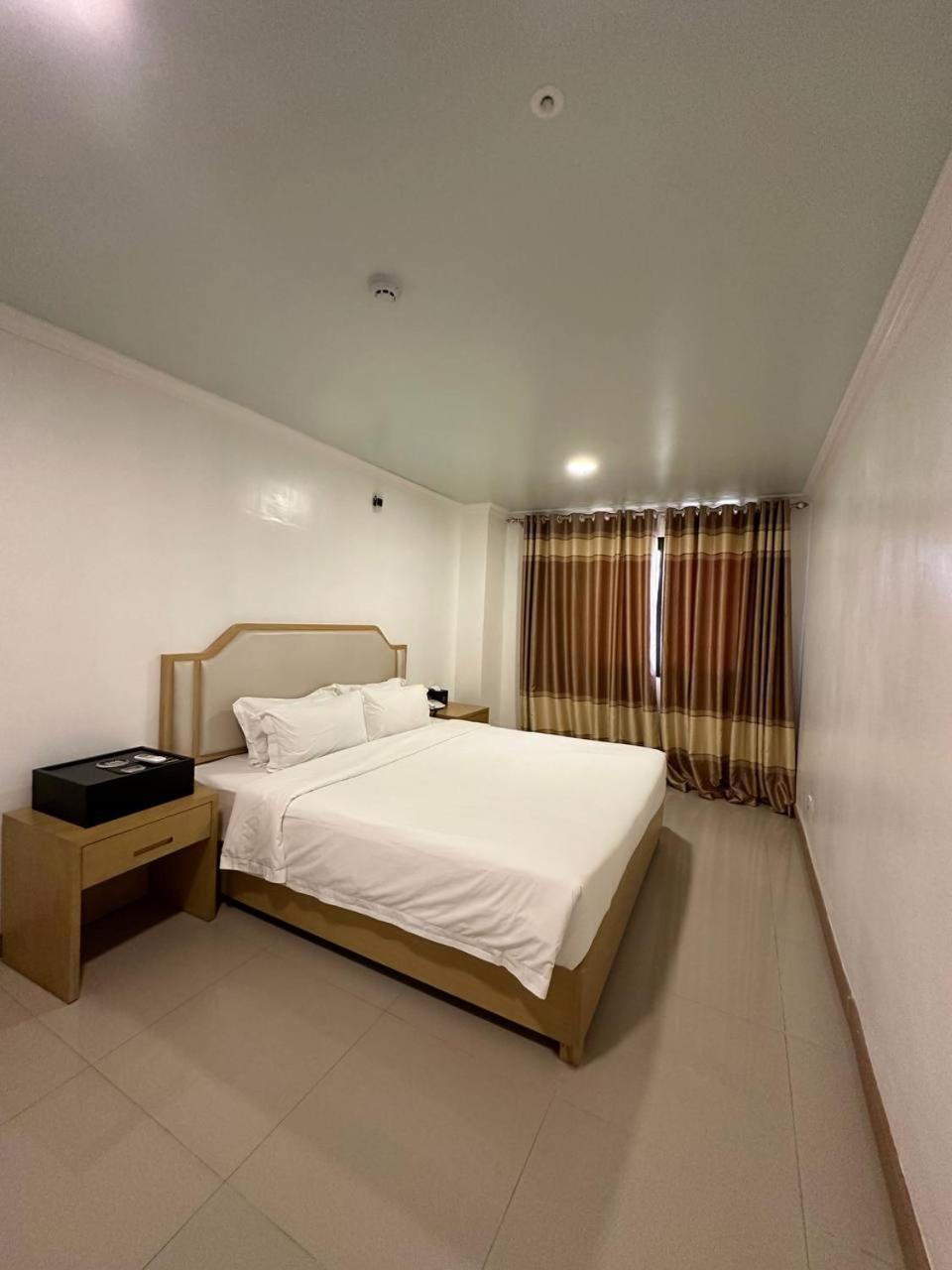 Punta Clark Hotel Clark Field Екстер'єр фото