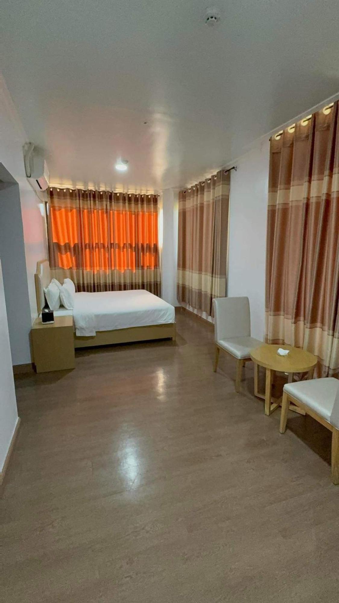 Punta Clark Hotel Clark Field Екстер'єр фото